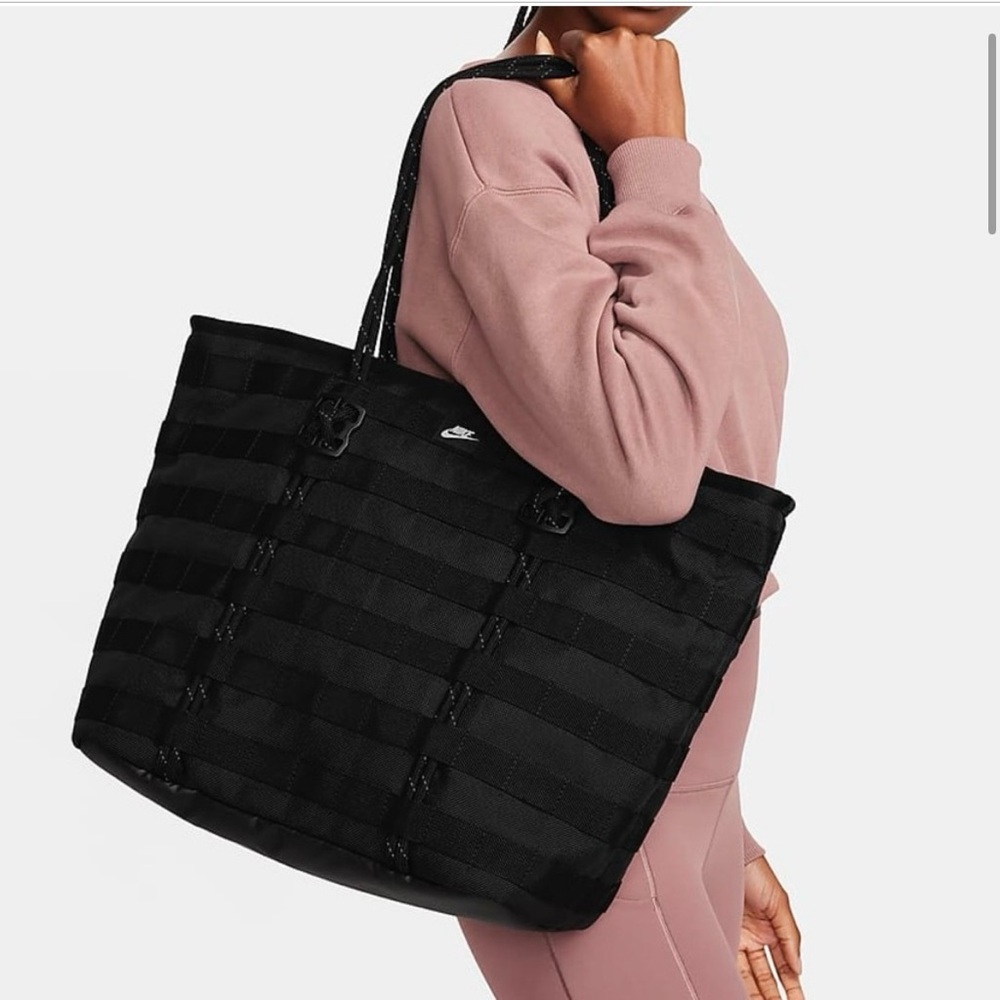 Nike RPM Tote Bag- Black/White New Retail $90
Gym bag, school bag, etc